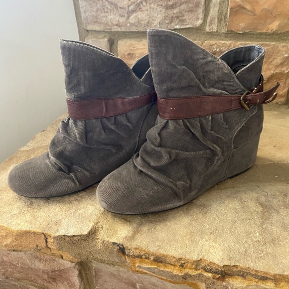 Aldo Pirnie Bootie in Grey Corduroy  Sz 9 - Picture 2 of 9